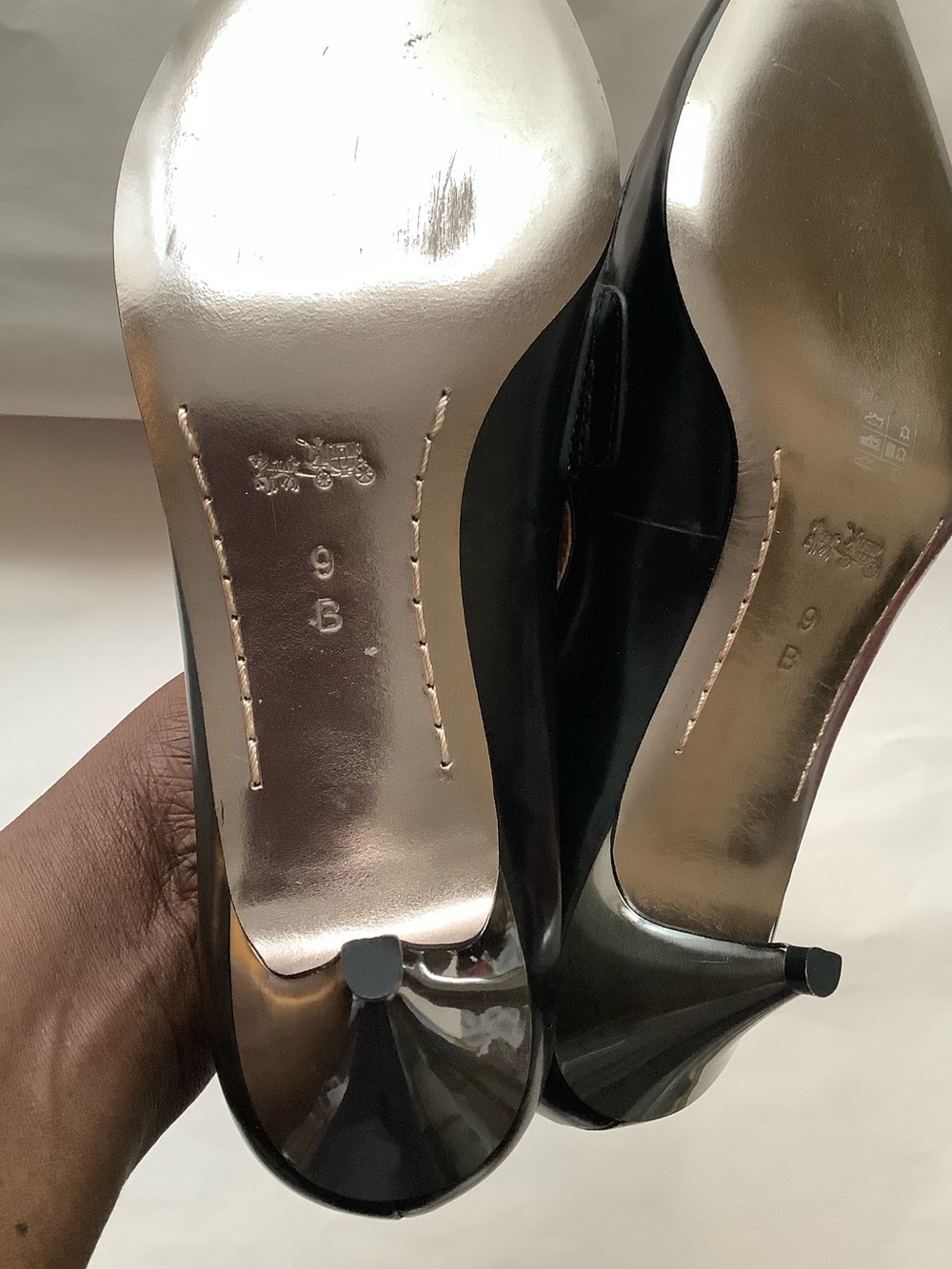 COACH| Wmns Black Leather Betty Heeled Loafer Tassle Sz 9B Office - Picture 10 of 13